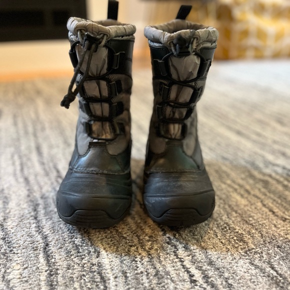 The North Face Kids Alpenglow Snowboots - size 3 - Picture 4 of 10